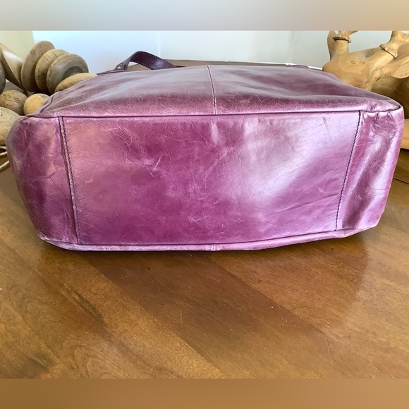 KENNETH COLE DUSKY PURPLE GLAZED LEATHER TOTE BAG - Picture 5 of 7